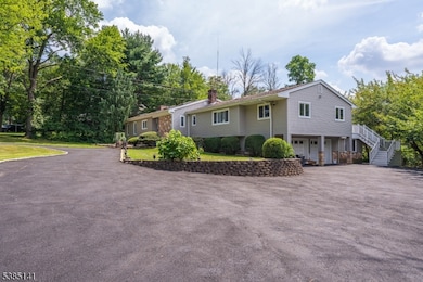 220 Horseshoe Rd, Berkeley Heights, NJ 07922 - photo 2
