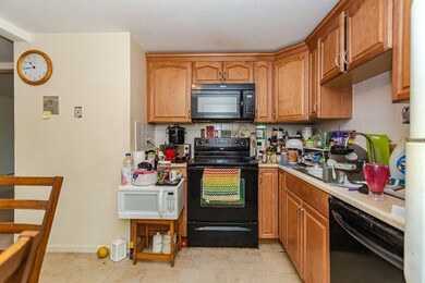 668 Robbins Ave unit 14, Dracut, MA 01826 - photo 5