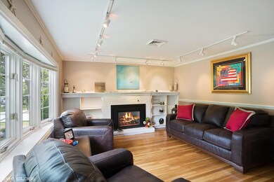 03_49HemlockLane_10001_LivingRoom_HiRes