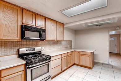 3311 w encanto Phoenix AZ-large-004-8-Ki