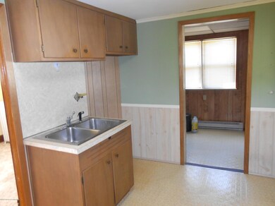 529 Broad St, Peckville, PA 18452 - photo 3