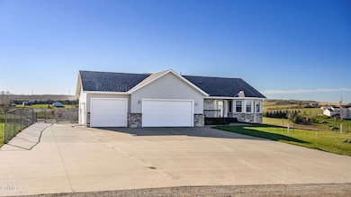 8843 Welle Loop, Bismarck, ND 58503 - photo 3