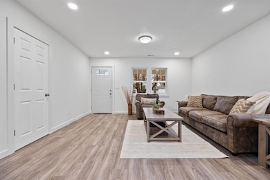 2505 E 40th St, Des Moines, IA 50317 - photo 5