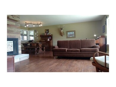 Open concept living room featuring 3/4