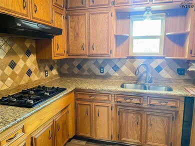 1221 Montgomery St, Wichita Falls, TX 76302 - photo 4