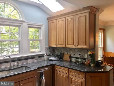 15463 Waters Creek Dr, Centreville, VA 20120 - photo 4