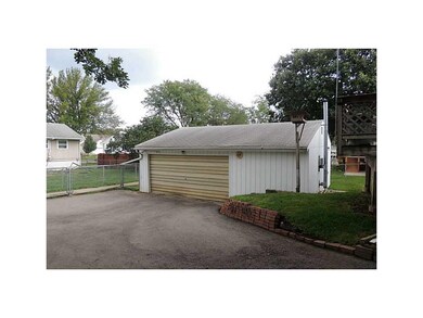 Garage. 2 car detached with asphalt drive.
