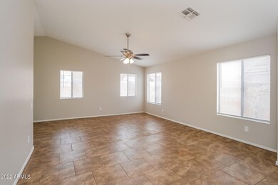 005-photo-living-room-11135410