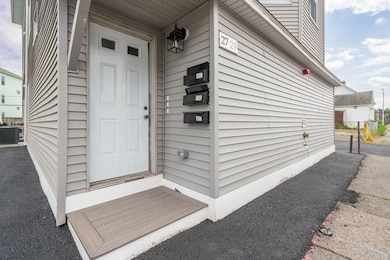 27 Camp St, Worcester, MA 01603 - photo 3