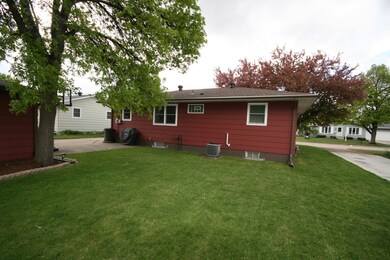 1910 22nd Ave S, Grand Forks, ND 58201 - photo 3