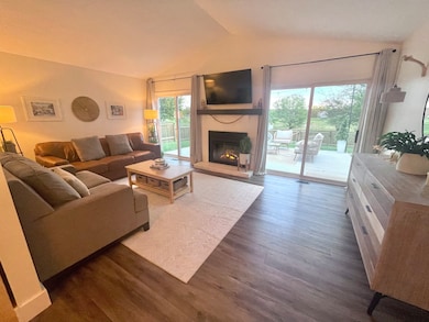 240 Westbrook Cir, Naperville, IL 60565 - photo 4