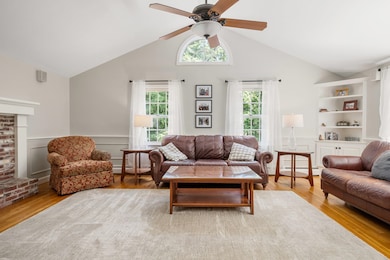 24 Holly Hill Dr, Amherst, NH 03031 - photo 5