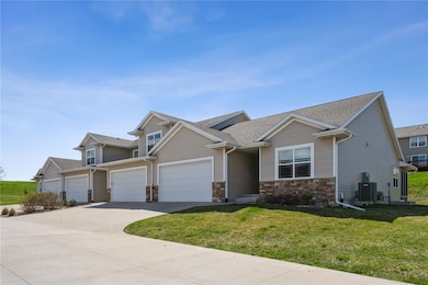 3509 Pioneer Ave SE, Cedar Rapids, IA 52403 - photo 2