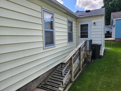 1319 W 7th St, Cedar Falls, IA 50613 - photo 3