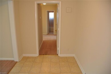 1608 W Northwest Blvd unit E, Winston Salem, NC 27104 - photo 4
