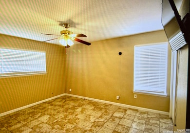 315 Mockingbird Ln, Devine, TX 78016 - photo 6