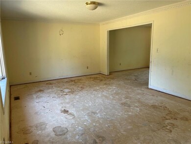 209 Hall St, Reidsville, NC 27320 - photo 3