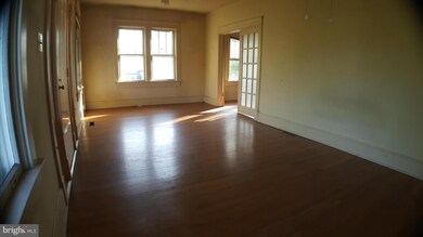 496 N Massanutten St, Strasburg, VA 22657 - photo 4