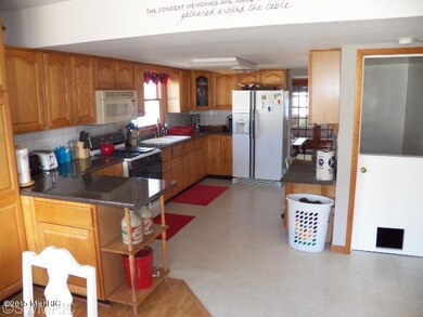 Bert Kitchen 2