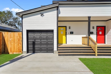 1512 W Blum St unit A, Alvin, TX 77511 - photo 3