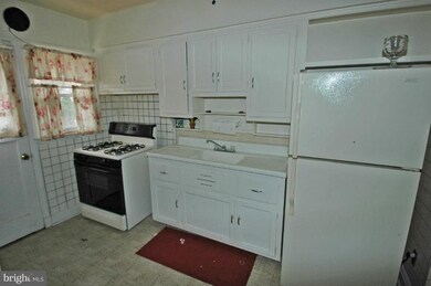 1569 Stonewood Rd, Baltimore, MD 21239 - photo 3