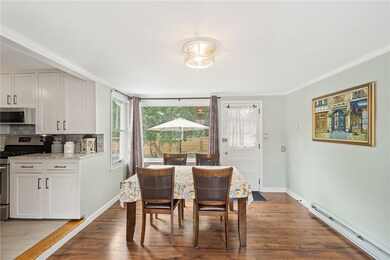 Entryway/ Mudroom/ Dining Area