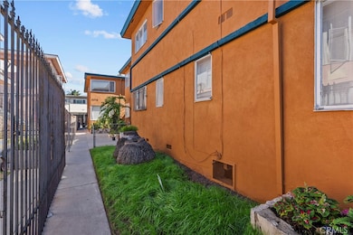 4015 Palmwood Dr, Los Angeles, CA 90008 - photo 7