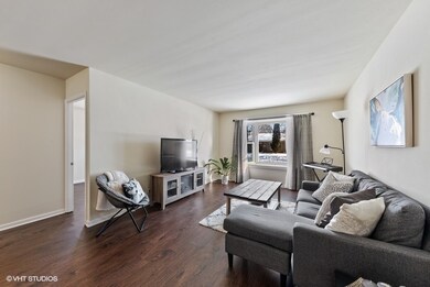 844 Navajo Dr, Carpentersville, IL 60110 - photo 4