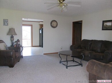 natural light flows in. Ceiling fan. Wood veneer e