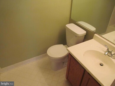 4039 Chetham Way unit 18, Woodbridge, VA 22192 - photo 5