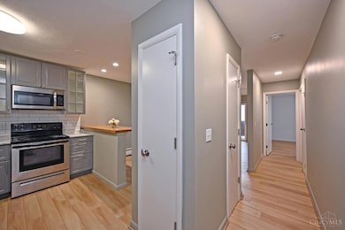 4901 Chalet Dr, Cincinnati, OH 45217 - photo 3