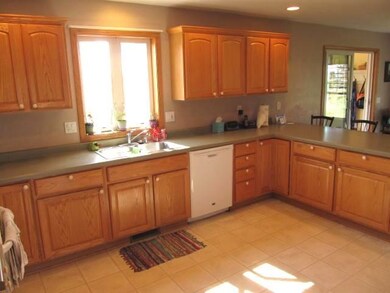 204 4th St, Brooklyn, WI 53521 - photo 5