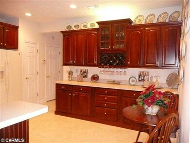 Kitchen - You'll love the over and under the count