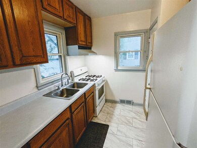 919 E Mitchell Ave, Waterloo, IA 50702 - photo 2