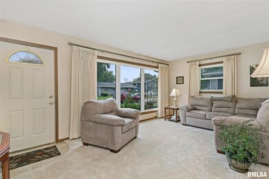 2702 Crestview Dr, Bettendorf, IA 52722 - photo 2