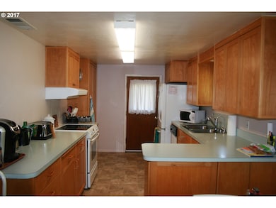 94320 Leith Rd, Gold Beach, OR 97444 - photo 5