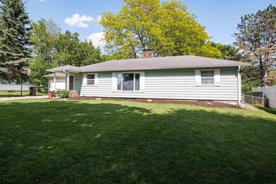 3128 Mcclain Dr, Cedar Falls, IA 50613 - photo 2