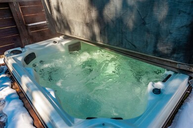 Relaxing Hot Tub....