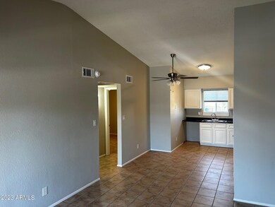 305 E Vine Cir unit 201, Mesa, AZ 85210 - photo 2