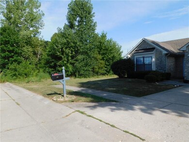 1001 Berwyn Rd, Whiteland, IN 46184 - photo 2