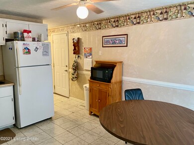 9005 Cinderella Ln, Louisville, KY 40229 - photo 5