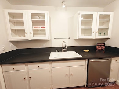 Charlotte House unit 321, Charlotte, NC 28207 - photo 4