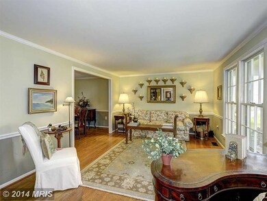 9827 Fosbak Dr, Vienna, VA 22182 - photo 5