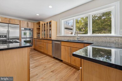 11201 Freas Dr, North Potomac, MD 20878 - photo 4