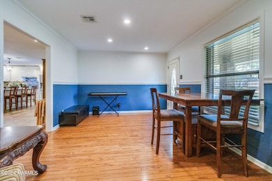 8-web-or-mls-1471 Darrell St-18