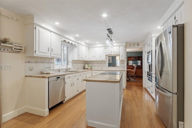 201 Oak Ridge Rd, Plaistow, NH 03865 - photo 4