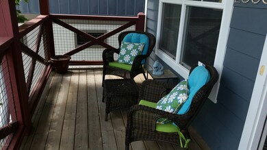 Celadon porch