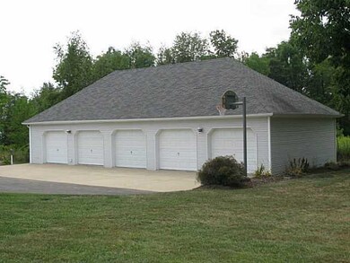 Detached 5-Car Garage