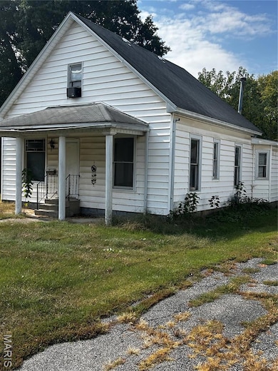 311 N Elm St, Nokomis, IL 62075 - photo 4