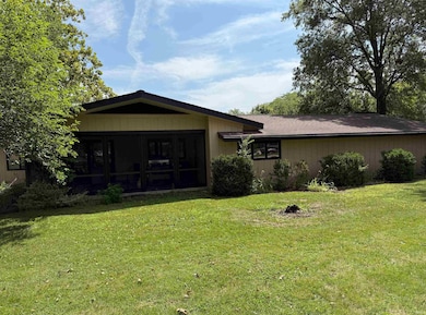 1105 Clark St, Berne, IN 46711 - photo 4